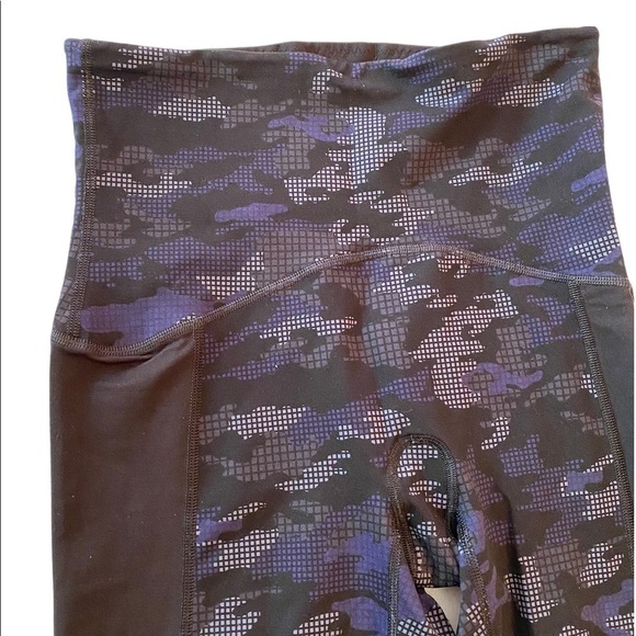 SPANX Booty Boost Camo Print Full Length Legging - Picture 2 of 4